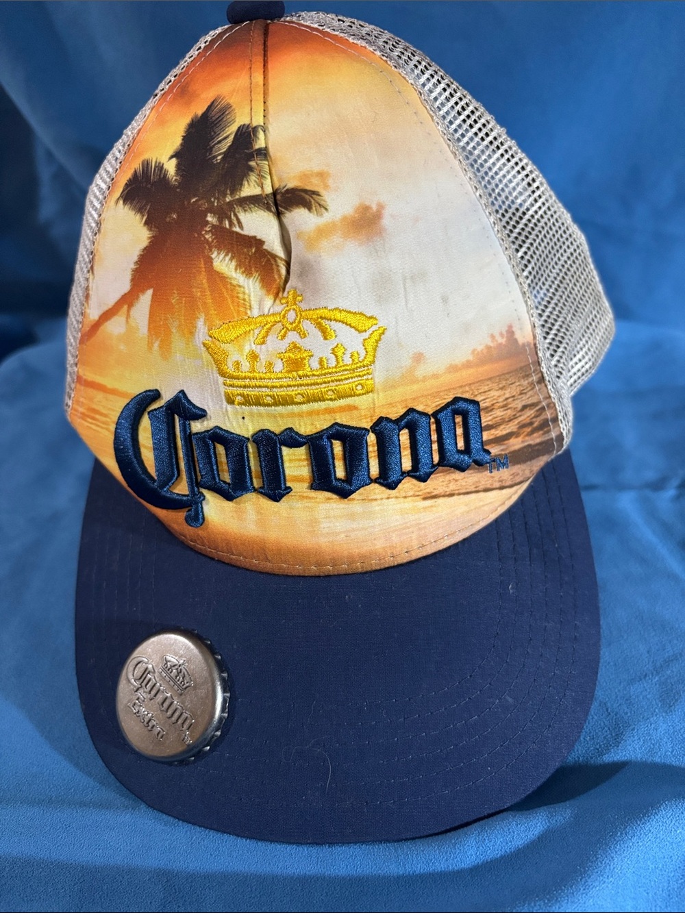 Hat with Corona logo snap back. Built in bottle opener on Lid.